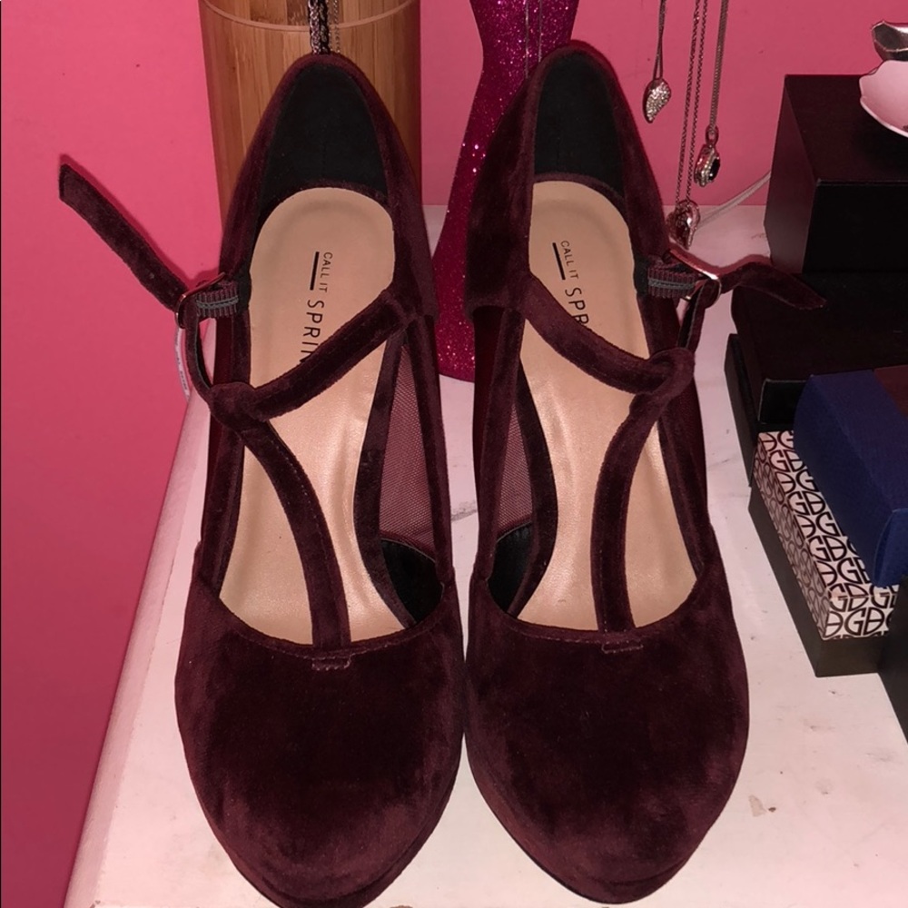 Size 8 Call it Spring heels